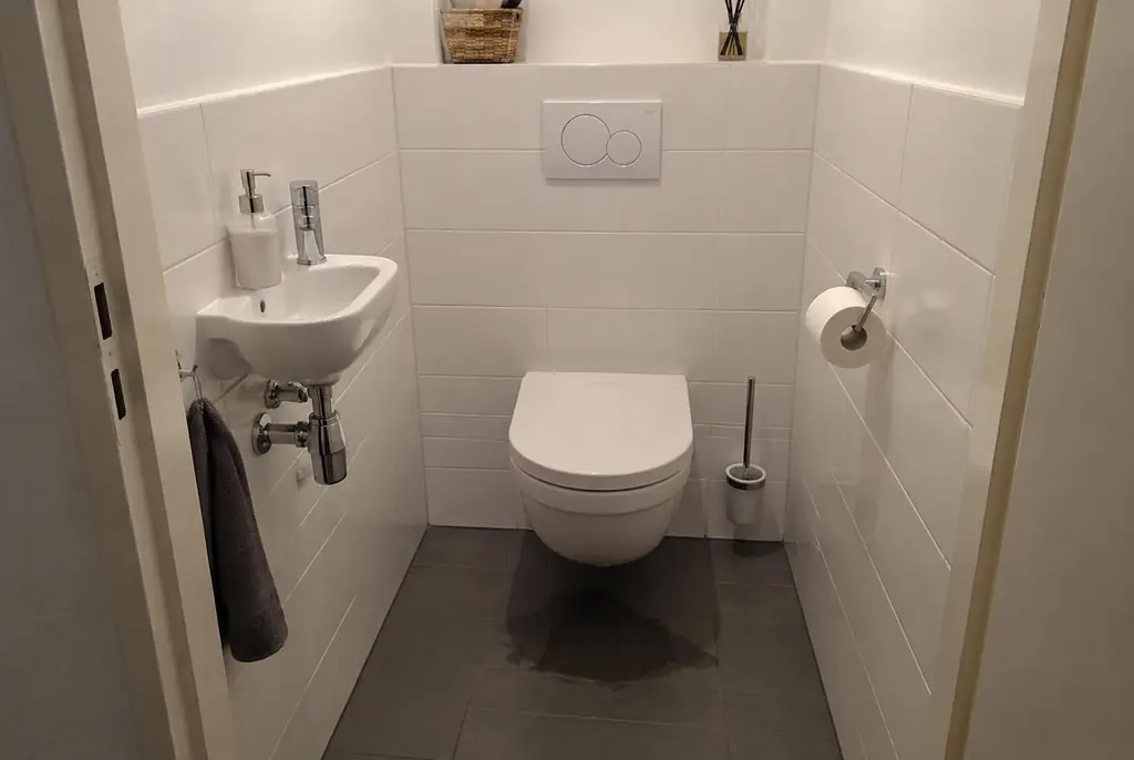 Lekdetectie Geldermalsen – natte vloer bij een toilet